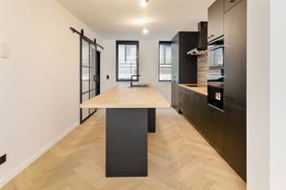 **Alle info op www.connect-immo.be**Deze trendy stadswoning is gelegen in de bruistende stad Leuven namelijk in dé Vlamingenstraat gesitueerd achter...