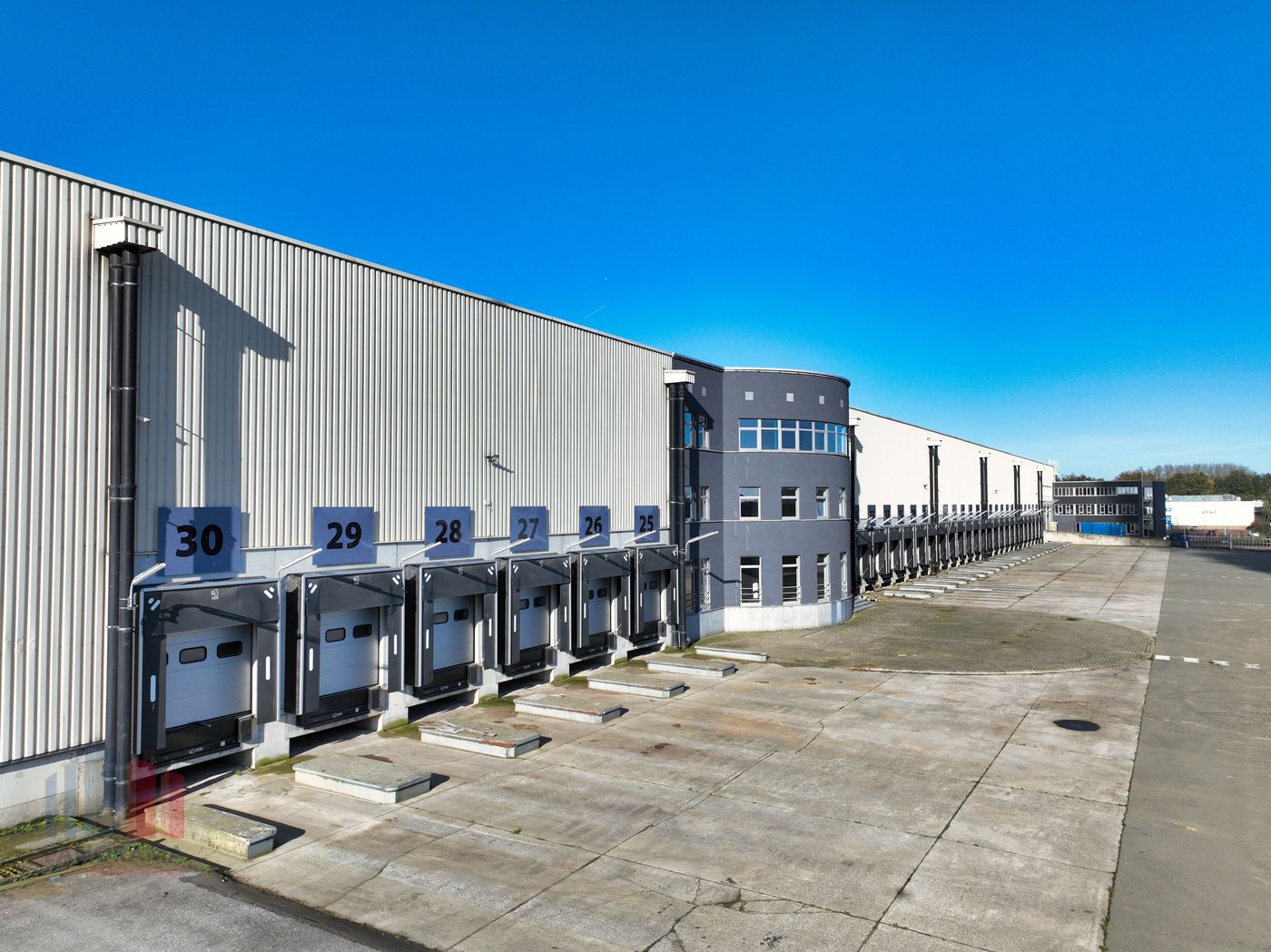 Site logistique de 30.834 m² à côté de l'E42 - photo 3