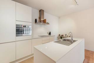 This modern and energy-efficient apartment, with a living area of approximately 75 m², is located in a prime location along the Prins...