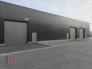 Nieuwbouw KMO-unit met een oppervlakte van +/- 231m² INCLUSIEF privatieve parkeerplaats. De casco magazijnruimtes bestaande uit staalconstructie in...