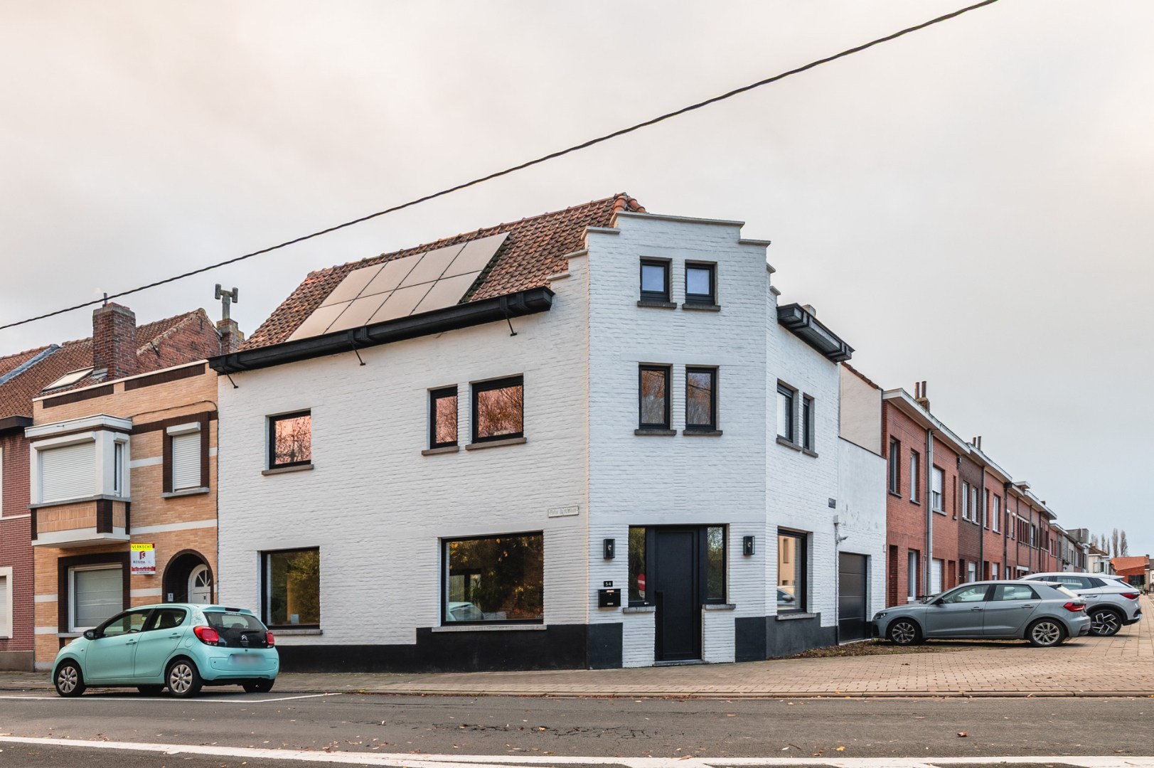 Gerenoveerde hoekwoning te koop in Harelbeke met 3/4 slaapkamers, inpandige garage, zonnige tuin en dakterras. - foto 3