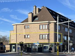 Super centraal gelegen hoekappartement met twee slaapkamers! Het appartement met bouwjaar 1995 bevindt zich op de eerste verdieping van...