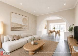 Ben je op zoek naar een woning die de charme van vroeger combineert met het comfort van vandaag? Deze gerenoveerde woning aan de Diestestraat in Scherpenheuvel biedt de kwaliteit van een nieuwbouwwoning in een authentiek jasje. De woning is met veel liefde en vakmanschap volledig vernieuwd, waarbij gebruik is gemaakt van duurzame materialen.<br /><br />Binnenin geniet je van een verrassend ruime indeling met vier volwaardige slaapkamers en twee badkamers, verdeeld over de verdiepingen. De lichtrijke leefruimte loopt naadloos over in de open keuken en de veranda, wat zorgt voor een optimaal ruimtegevoel. Een bijzonder pluspunt is dat u de woning nog volledig naar uw eigen hand kunt zetten door zelf een keuken naar smaak en wens te plaatsen.<br /><br />Technisch is de woning volledig up-to-date met een gunstig EPC-label C en een conforme elektrische keuring. Buiten geniet u van een zonnige, zuidgerichte stadstuin met als unieke troef een achteruitgang naar twee eigen garages. Dankzij de strategische ligging tussen Diest en Scherpenheuvel zijn winkels, scholen en snelwegen altijd dichtbij.<br /><br /><strong><u>INDELING</u></strong><br /><strong>Gelijkvloers:</strong> inkomhal, leefruimte, eetkamer met open keuken, achterhal met wasruimte en toilet, veranda<br /><strong>1ste verdieping: </strong>2 slaapkamers, badkamer met toilet en douche<br /><strong>2de verdieping:</strong> 2 slaapkamers, badkamer met toilet en douche<br /><strong>Kelder:</strong> Stockage kelder<br /><strong>Tuin: </strong>Zuidgericht met toegang achteraan<br /><br />Ervaar zelf de vele voordelen van deze woning tijdens een persoonlijke rondleiding. <br />Maak vandaag nog je afspraak. <br />Mail naar info@immopersyn.be of bel 013 444 008.