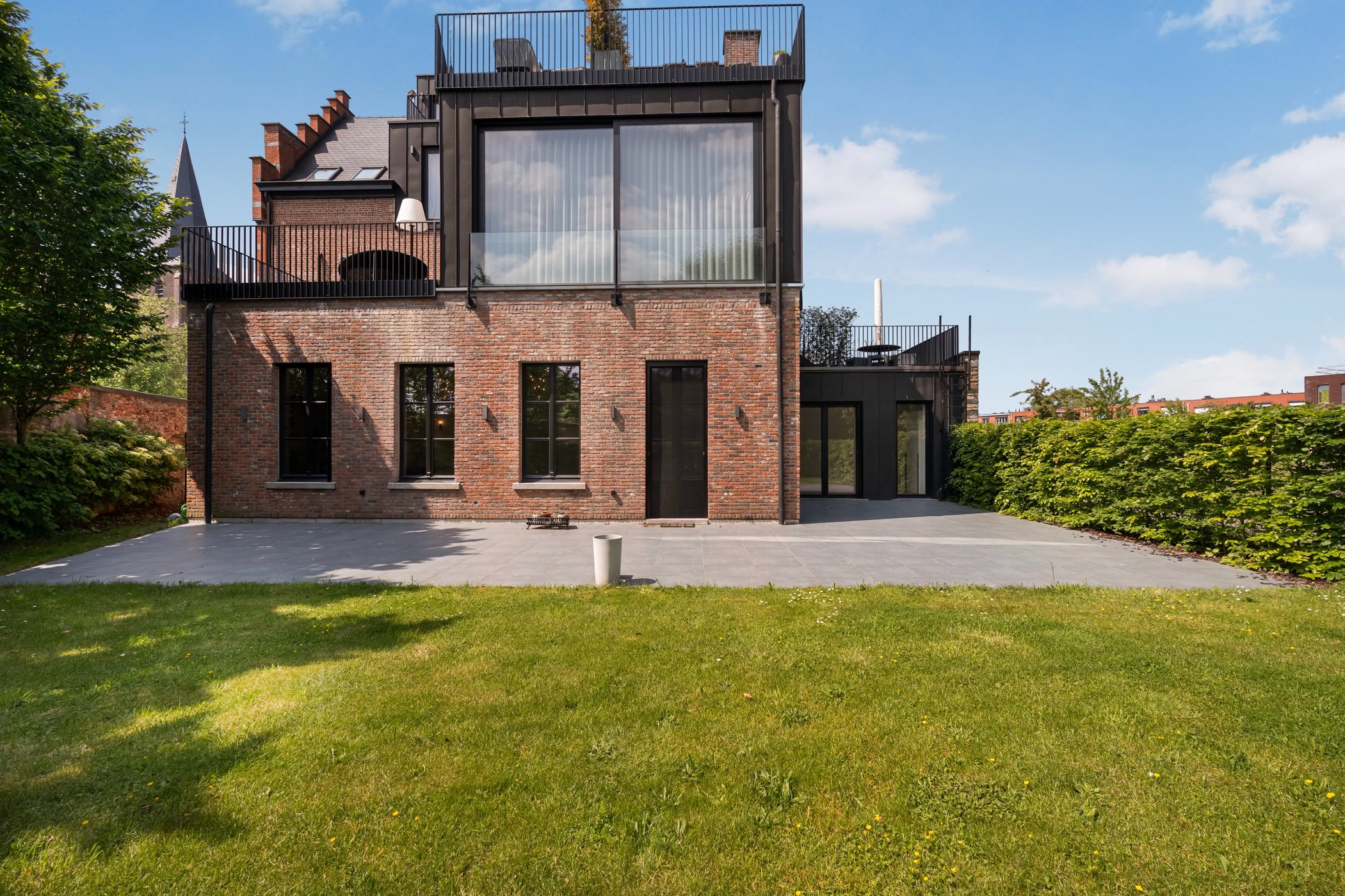 Authentiek gelijkvloers appartement 132m² met tuin in kasteelvilla te Burcht! - foto 3