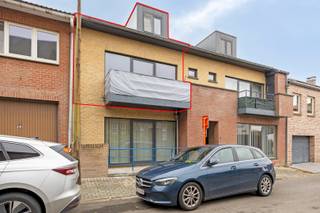 📍 Kerkplein 17/3, Maasmechelen Dit instapklare en lichtrijke duplex appartement, gelegen op een toplocatie in Meeswijk, biedt alle comfort voor wie...