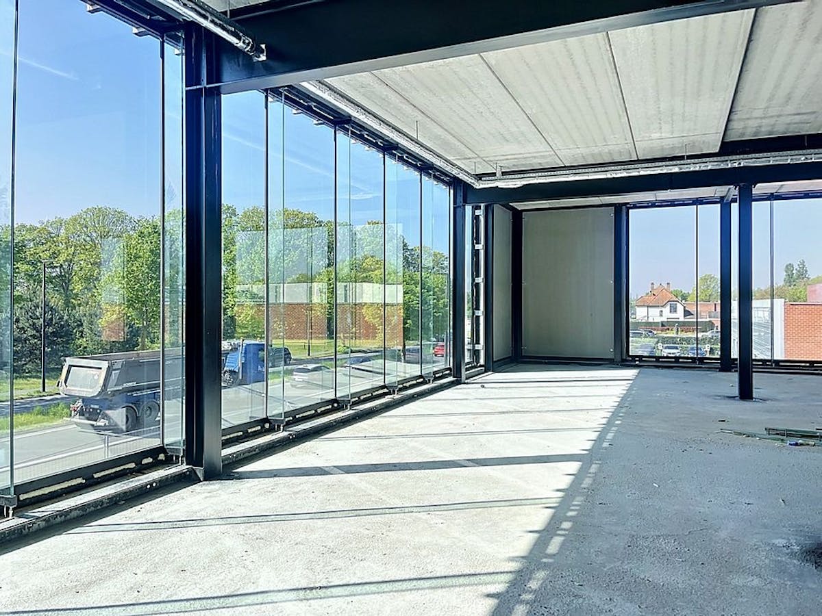 Spacious commercial building (2,570 m²) for rent in Ghent - photo 4