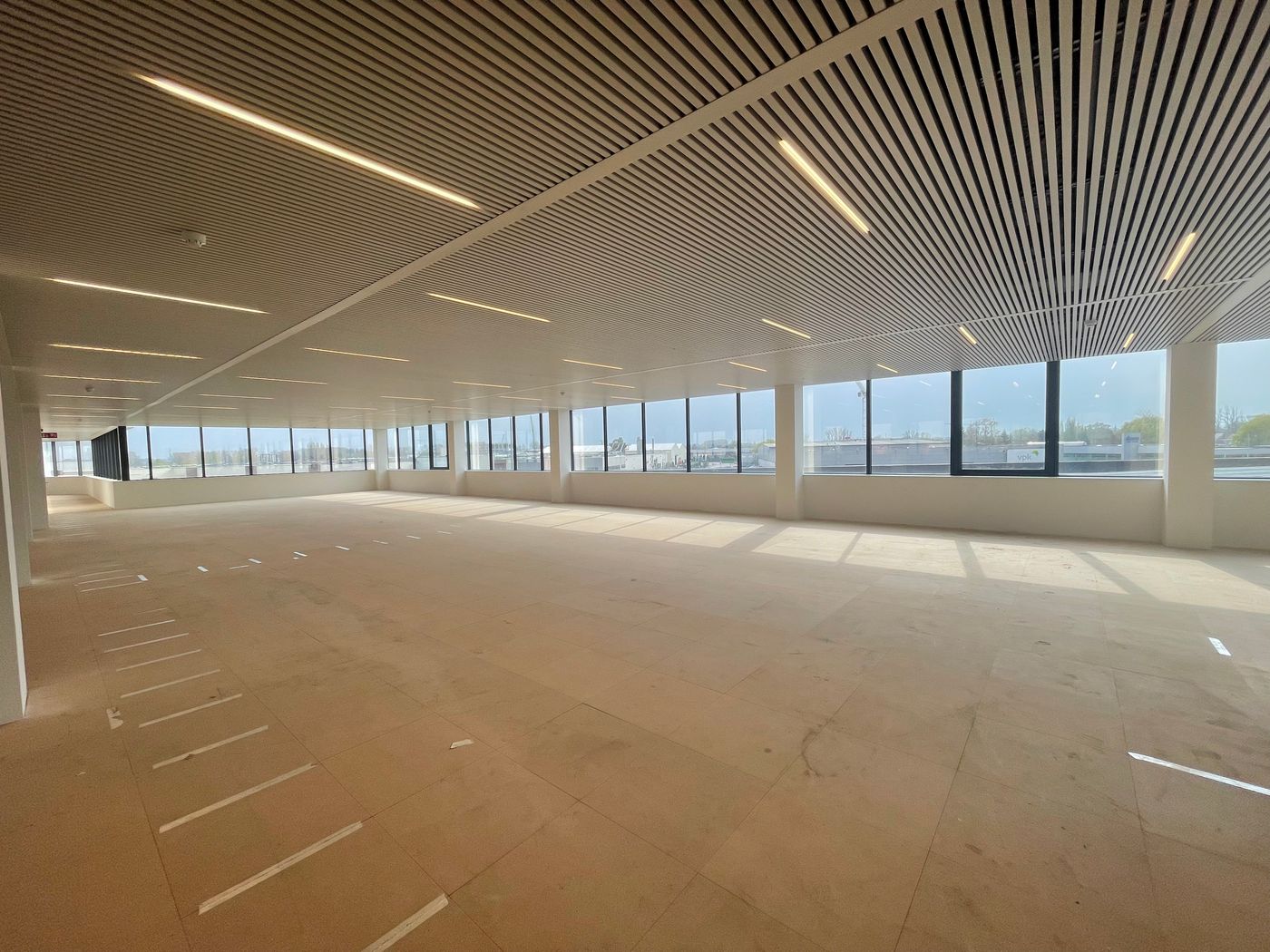 3 450 m² de bureaux haut de gamme à proximité de l'E40 avec un grand nombre de places de parking - photo 2