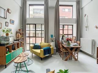 Hoge plafonds, industriële vloeren en een moderne inrichting op een toplocatie? Dat is wat deze trendy city loft met 'big-city-allures' jou te bieden heeft! <br /><br />Het oude Hungaria-gebouw werd volledig gerenoveerd en herbergt moderne city lofts. <br />Met een conceptuele kubus werd de ruimte optimaal benut. Deze kubus herbergt een handige keuken (inclusief spoelbak, koelkast, kookvuur, dampkap) en badkamer met douche, lavabo in meubel, toilet en aansluiting wasmachine/droogkast). Dankzij de hoge plafonds werd er bovenop de kubus een leuke slaapruimte ingericht met dubbel bed. <br /><br />De huurprijs bedraagt 875 euro per maand + een provisie van 75 euro per maand voor de gemeenschappelijke lasten en verwarming. <br />Elektriciteit en water zijn individueel. <br /><br />Bent u op zoek naar een luchtige, moderne en lichtrijke flat op een toplocatie? Aarzel niet ons te contacteren voor een bezoek! <br /><br />Het appartement is beschikbaar vanaf 01/07/2026!<br /><br />Wenst u dit appartement te bezoeken?<br />Maak dan snel uw afspraak via www.living-stone.be!