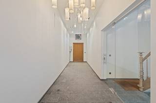 Discover this unique and ready-to-move-in home that combines modern finishes with an exceptional sense of space, located in a prime location...