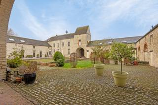 Hof ten As langs de Perksesteenweg in Melsbroek is opgericht vóór 1395 en dus al meer dan 6 eeuwen één van de meest iconische gebouwen in...