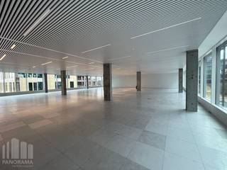 Phenomenally located offices with an area of 1,000 m² (and more) for rent on The Loop, barely 2 km from the E40/E17 interchange and near the R4 in Zwijnaarde. This unique location ensures excellent accessibility, both by car and public transport, and is just a few minutes from the centre of Ghent.<br /><br />The turnkey offices are located in two high-quality newly built BEN office buildings, one of which has four floors and the other five. Each of these floors is fully leased, allowing you to benefit from a spacious and efficiently equipped working area. <br />The buildings are connected by a centrally located central square, attractively and modernly designed as a relaxation area.<br />One of the absolute strengths of this project is its sustainability. The offices are equipped with a combination of innovative technologies such as a PV system, geothermal energy, climate ceilings and DALI-controlled lighting. Moreover, there are no fossil fuels.<br />Furthermore, the buildings have ample parking facilities, which is a big plus for both employees and visitors.<br /><br />The offices are available immediately. Establish your business in this exceptional environment and enjoy all the benefits this prime location has to offer. For more information or a no-obligation site visit, please contact PANORAMA B2B GENT KANTOREN on 09 225 09 02.