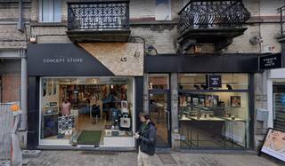 Handelsgelijkvloers op uitstekende locatie in het hart van Ukkel, momenteel uitgebaat als winkelruimte in de gekende Rue Xavier De Bue. Oppervlakte:...