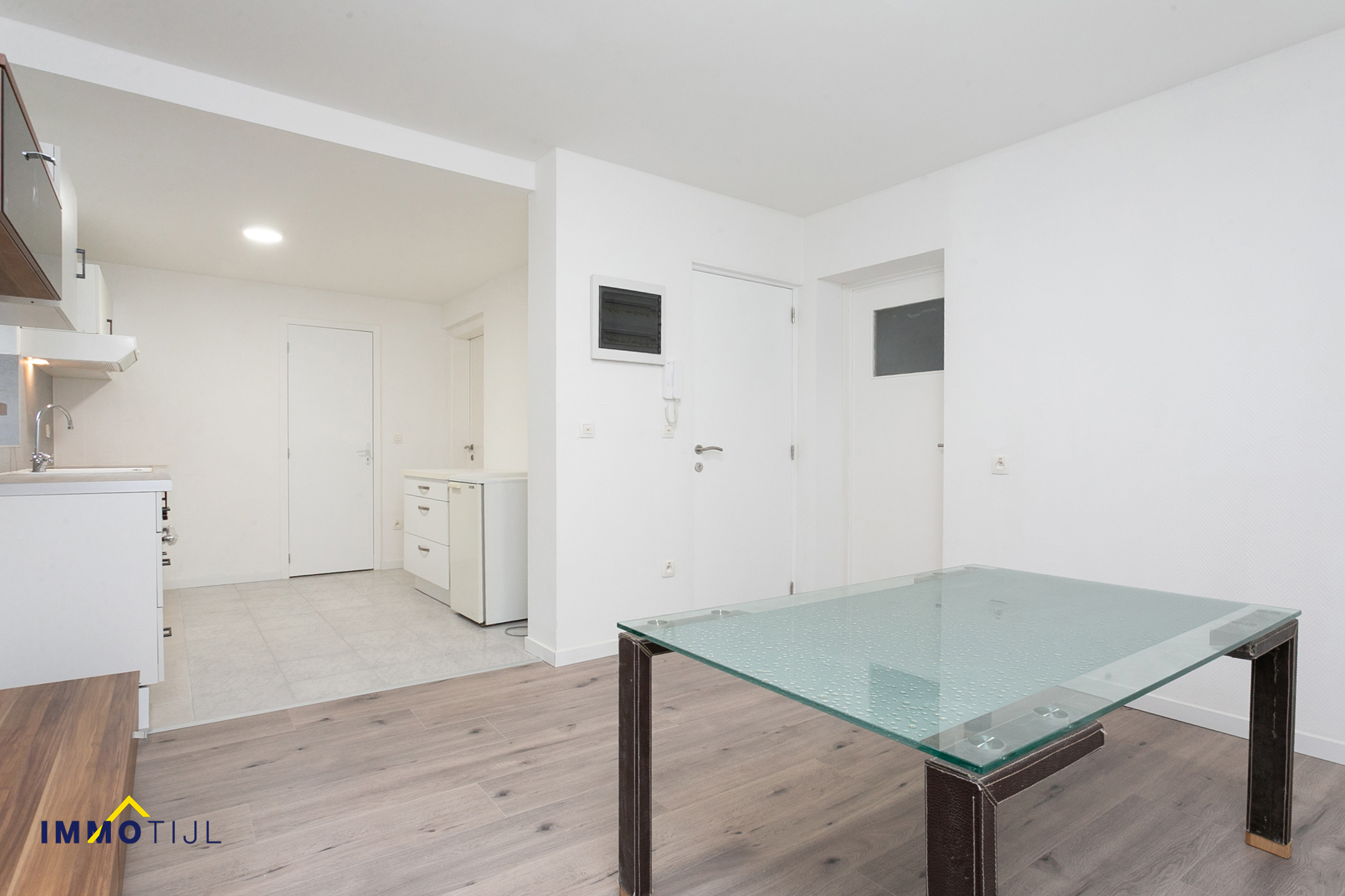 Woonst met 4 slaapkamers en 2 badkamers. - foto 5