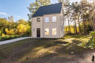 Zeer rustig en natuurlijk gelegen, energiezuinige nieuwbouwwoning aan de Berkvenstraat te Mol met moderne architectuur, eigentijdse uitstraling...