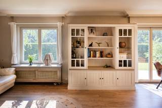 In de www.harlemboislaan9.be (url kopiëren en plakken indien doorklikken niet lukt) in Harelbeke stellen we jou graag deze alleenstaande woning...