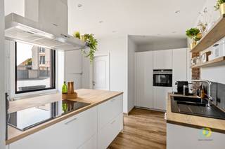 Deze charmante woning ligt op wandelafstand van het station van Londerzeel, met alle voorzieningen dichtbij. Via de inkomhal komt u in de...