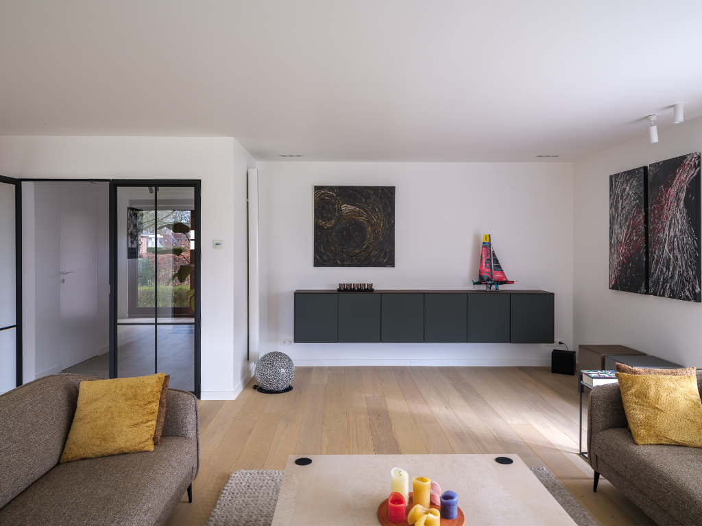 Sint-Martens-Latem – Bijzonder ruime en energiezuinige villa met woon-/werkmogelijkheid vlakbij het dorpscentrum. - foto 5