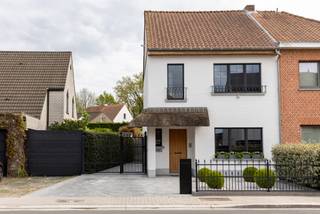 KIJKDAG zaterdag 9 mei. Maak snel een afspraak. Bent u op zoek naar een woning die tot in de puntjes is afgewerkt, dan bent u hier aan het...