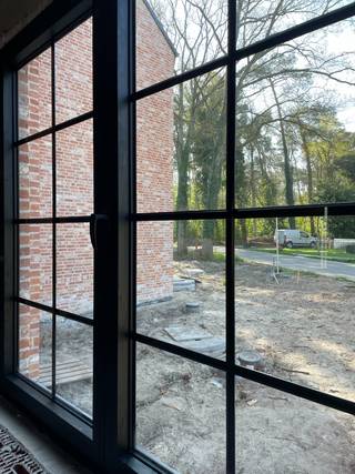 Deze nieuwbouwwoning op de grens van Stekene en Sint-Gillis-Waas, met een bewoonbare oppervlakte van 259m² en dit op een perceel bouwgrond van...
