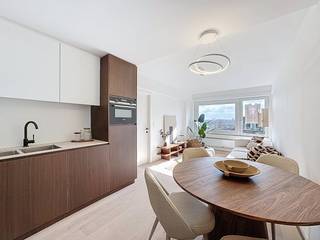 Op wandelafstand van het Heldenplein vinden we dit gerenoveerd appartement te koop. Het appartement beschikt over één ruime slaapkamer met...