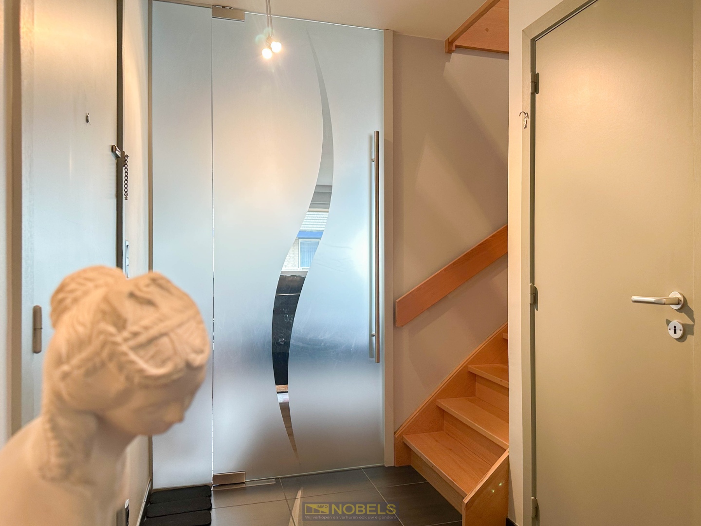 Te koop, ruim, knap afgewerkt 3-slaapkamerappartement met 2 terrassen en garage te Oudenaarde - photo 5