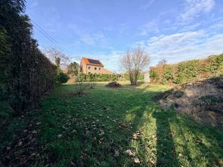 Situé sur les hauteurs du joli village de Hèze, au cœur de la commune très recherchée de Grez-Doiceau, ce terrain de 5,5 ares se trouve dans...