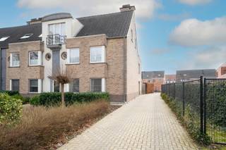 Op zoek naar extra ruimte om uw wagen, klassieker of motorfiets te stallen? In deze afgesloten ondergrondse parkeergarage hebben wij...