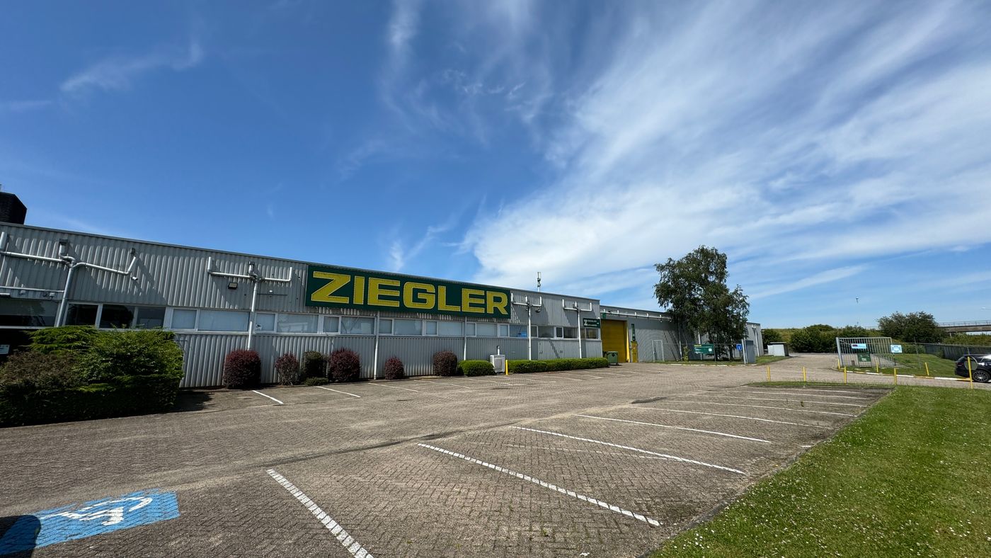 4.870 m² DE ZONE DE STOCKAGE AVEC 185 m² DE BUREAU A LOUER - photo 1