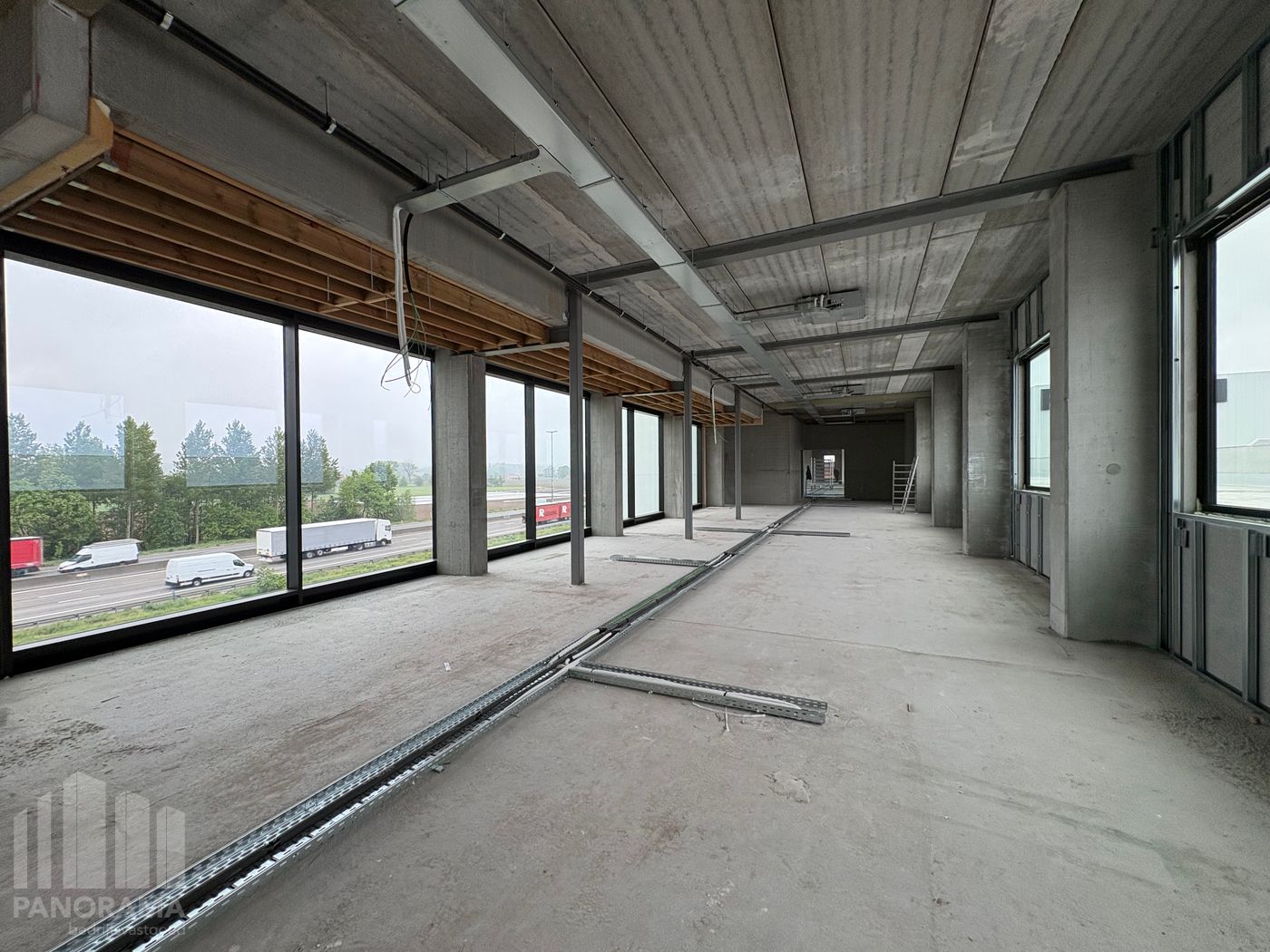 Uitstekend gelegen kantoorruimte van 998 m² met visibiliteit op E17 - foto 3