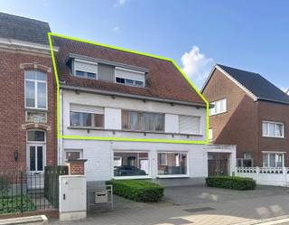 Ruim duplex appartement met 4 slaapkamers, terras en tuin. Gelegen op een uitloper van het centrum van Herenthout bevindt zich dit licht en...