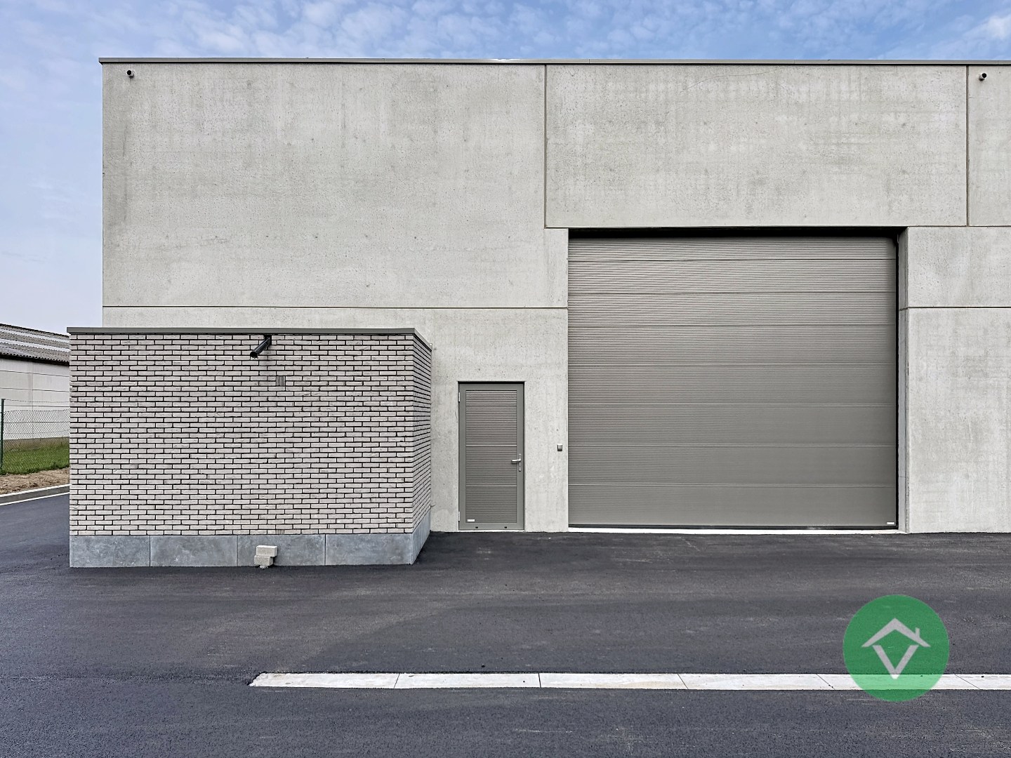 Nieuwbouw loods KMO-UNIT te koop – 237 m² met 1 parkeerplaats inbegrepen op de industriezone te Aartrijke - foto 1