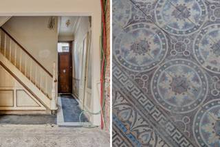 <p><strong>In de Ramstraat, midden in het gegeerde Zurenborg, ligt de Dageraadplaats vlakbij - en is de typische sfeer van deze Antwerpse wijk nooit ver te zoeken. En op nummer 22 wacht een huis van 109 m² op iemand met goesting, ideeën en een gezonde portie renovatielef. Want eerlijk is eerlijk: het meeste werk moet hier nog gebeuren. Maar wie goed kijkt, ontdekt ook al twee ruimtes die tonen hoeveel karakter je in dit huis kunt steken. De keuken en badkamer kregen al een eigen vibe, de rest mag je helemaal naar je hand zetten. Kom binnen…</strong></p><p><strong>Een huis dat op jouw ideeën wacht</strong></p><p>Dit huis is deels gerenoveerd, maar voor het grootste deel al gestript en klaar voor een grondige aanpak. Geen woning waar alles al voor je beslist is, dus, maar een project waarin je zelf de lijnen kunt uittekenen. De elektriciteitskast en de verwarmingsketel zijn al vernieuwd, al moet de elektrische installatie zelf nog aangepakt worden.</p><p><strong>De keuken met een eigen karakter</strong></p><p>De keuken is alvast een plek waar het niet aan persoonlijkheid ontbreekt. De houten keuken krijgt gezelschap van een hip tegeltje op de vloer en een opvallende spatwand die meteen de aandacht trekt. Een fijne basis om verder op te bouwen en helemaal naar je eigen smaak af te werken.</p><p><strong>Een badkamer die gezien mag worden</strong></p><p>En dan de badkamer. Die is zonder twijfel een van de blikvangers van dit huis. De ruimte is royaal, met een inloopdouche en een vrijstaand ligbad. De roze muren zorgen voor een uitgesproken toets, terwijl het prachtige bordeauxkleurige tegeltje in de douche het geheel helemaal afmaakt. Hier is al heel wat werk gebeurd, en dat mag gezien worden.</p><p><strong>Drie slaapkamers, nog volop mogelijkheden</strong></p><p>Met drie slaapkamers biedt de woning plaats aan verschillende woonplannen. Of je nu kamers nodig hebt voor het gezin, gasten of een andere invulling in gedachten hebt: je krijgt de ruimte om zelf te bepalen hoe je hier wilt wonen. </p><p><strong>Een stadskoer voor een beetje buitenlucht</strong></p><p>Buiten vind je een knusse stadskoer. Een fijne extra bij een huis in de stad, waar je een eigen plekje in de openlucht hebt. Hoe je die straks inricht, bepaal je helemaal zelf.</p><p><strong>En ook nog een kelder</strong></p><p>Onder het huis bevindt zich bovendien een kelder: handige extra ruimte die mee deel uitmaakt van het geheel en die je kunt meenemen in je plannen voor de woning.</p><p>Verliefd? Antwerpen@ugly.be </p>