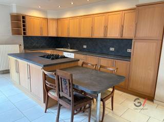 DESCRIPTIONReady-made starter home with potentialThe house requires a refresh, but thanks to its layout and location offers many possibilities for...