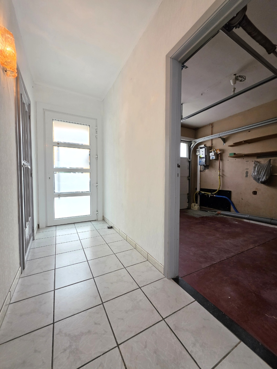 Gezellige rijwoning met 3 slaapkamers, garage en tuin te Bredene Sas. - foto 4