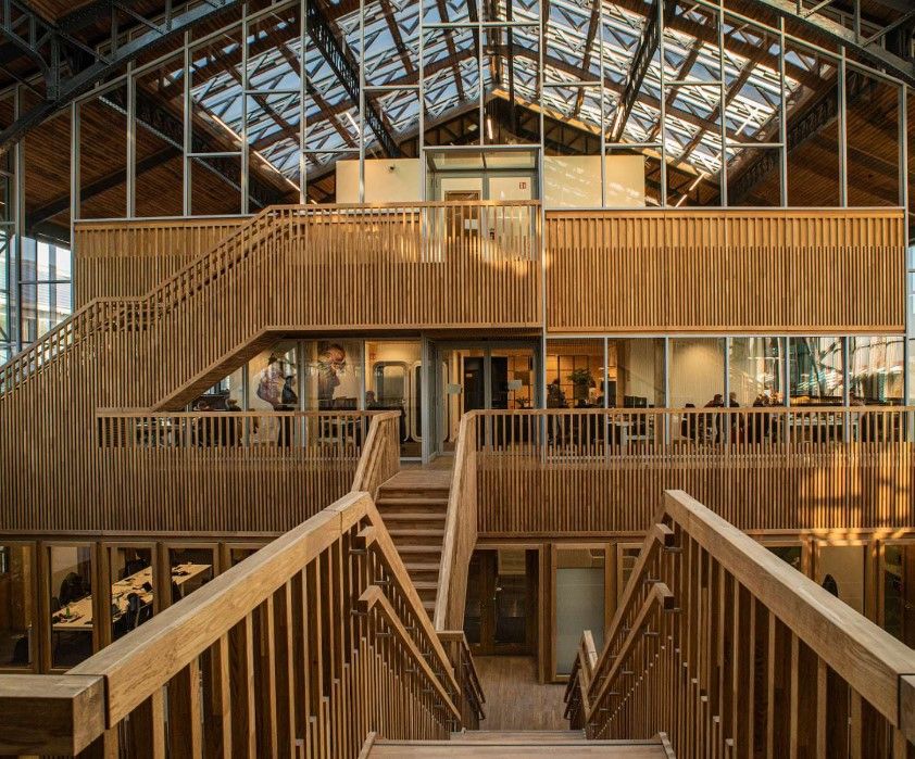 Authentic office space of 2,026 m² in the centre of Brussels - photo 2