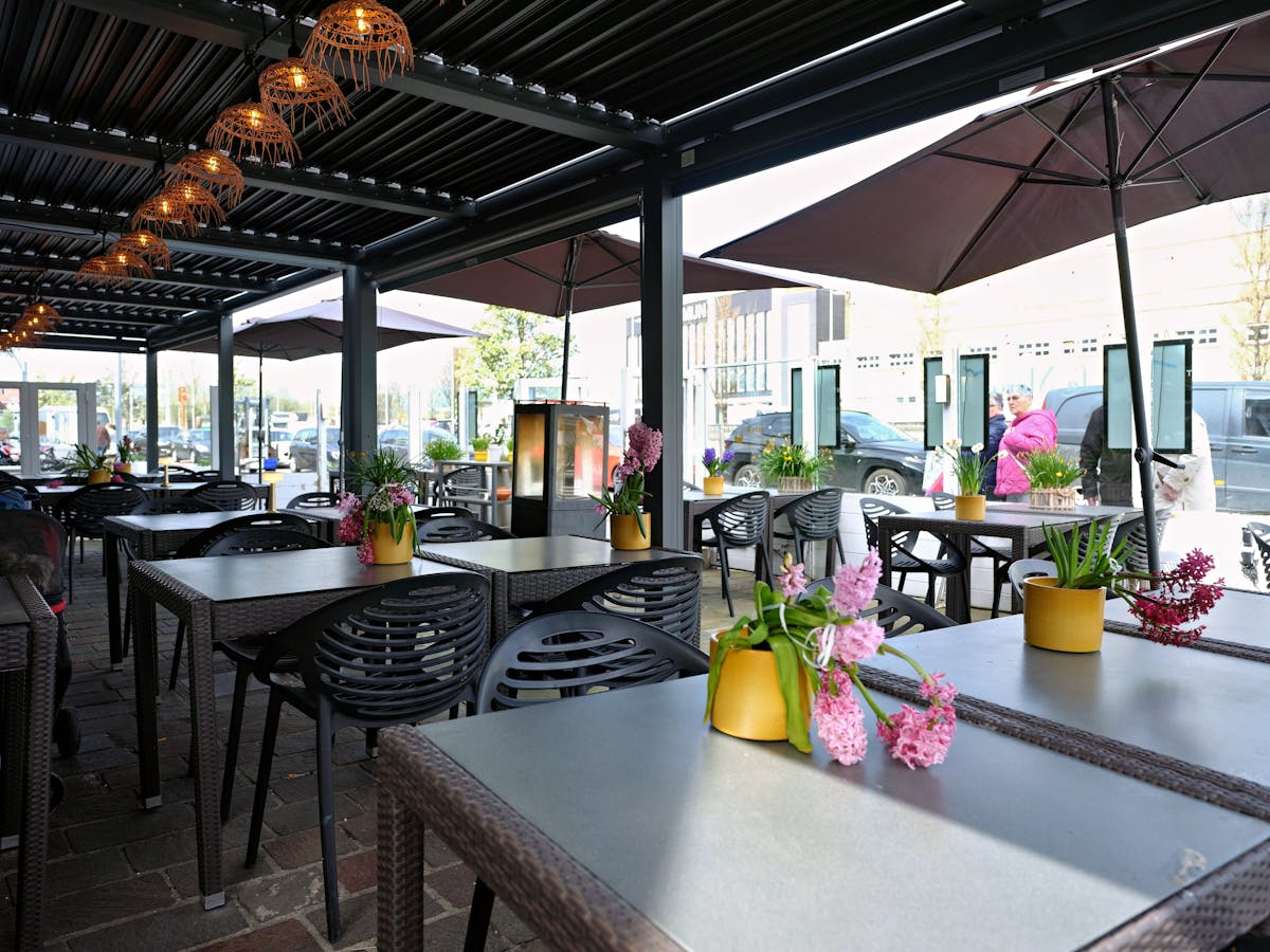 Famous hospitality building on a corner location on the Kaai in Nieuwpoort - photo 5