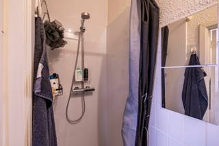 ENKEL VOOR STUDENTEN!!!<br />Ruime studentenstudio gelegen in de Steenbergstraat 2. Vlakbij campussen van de KUL en KDG Groenplaats. De studio heeft een eigen, keuken en badkamer. De maandelijkse lasten bedragen 75 euro inclusief water, elektriciteit, internet en onderhoud van de gemeenschappelijke delen. De totaalprijs is dus 615 euro. Huurperiode 15/09/2025 tot en met 10/09/2026. Geen domicilie mogelijk!