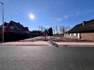 Deze bouwgrond van 9 are 82 ca voor open bebouwing is gelegen in de Linkhoutstraat te Lummen. Dankzij deze centrale ligging zijn omliggende...