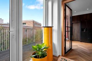 Unieke knappe HEEL BIJZONDERE RECENTE  LOFT met hoge plafonds in beton en een uitzonderlijke indelingHal ingemaakte kast, wasplaats ,aparte w.c.,...