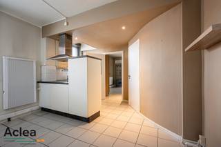Dit instapklaar appartement vinden we terug in het centrum van Eeklo, vlakbij openbaar vervoer en winkels. Een ideaal appartement voor starters of...