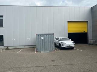 Polyvalent magazijn 602m² te huur op strategische locatie aan de Noorderlaan.-inpandig kantoort 25m²-gelegen tussen Esso tankstation en indoor...