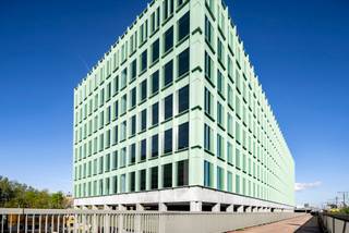 ALGEMEENINFINITI is een hedendaags kantoorgebouw in Antwerpen dat duurzaamheid, comfort en bereikbaarheid op een doordachte manier samenbrengt. De...