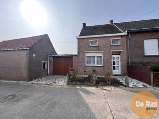 BALEGEM – Renovatieproject met uitbreidingsmogelijkheden en zuidgerichte tuin.De woning is gelegen in een rustige en aangename buurt, met een vlotte...