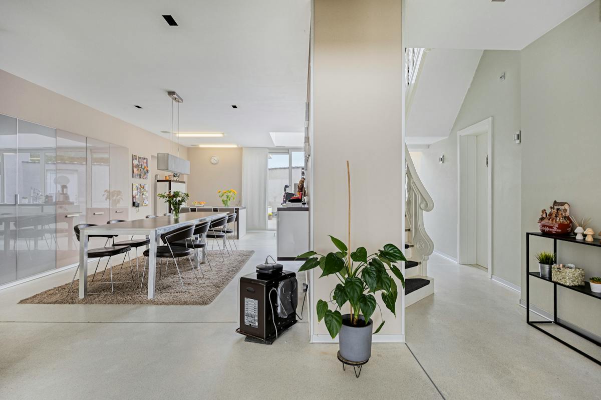Veelzijdig eigendom met ruime woning, handelspand en magazijn - foto 5