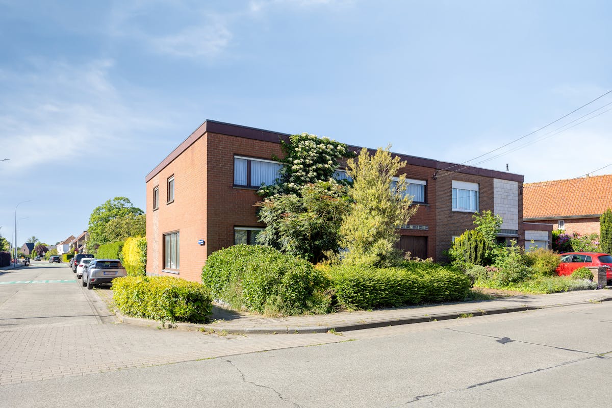 Ruime lichtrijke woning met zuidgerichte tuin en terras - foto 2