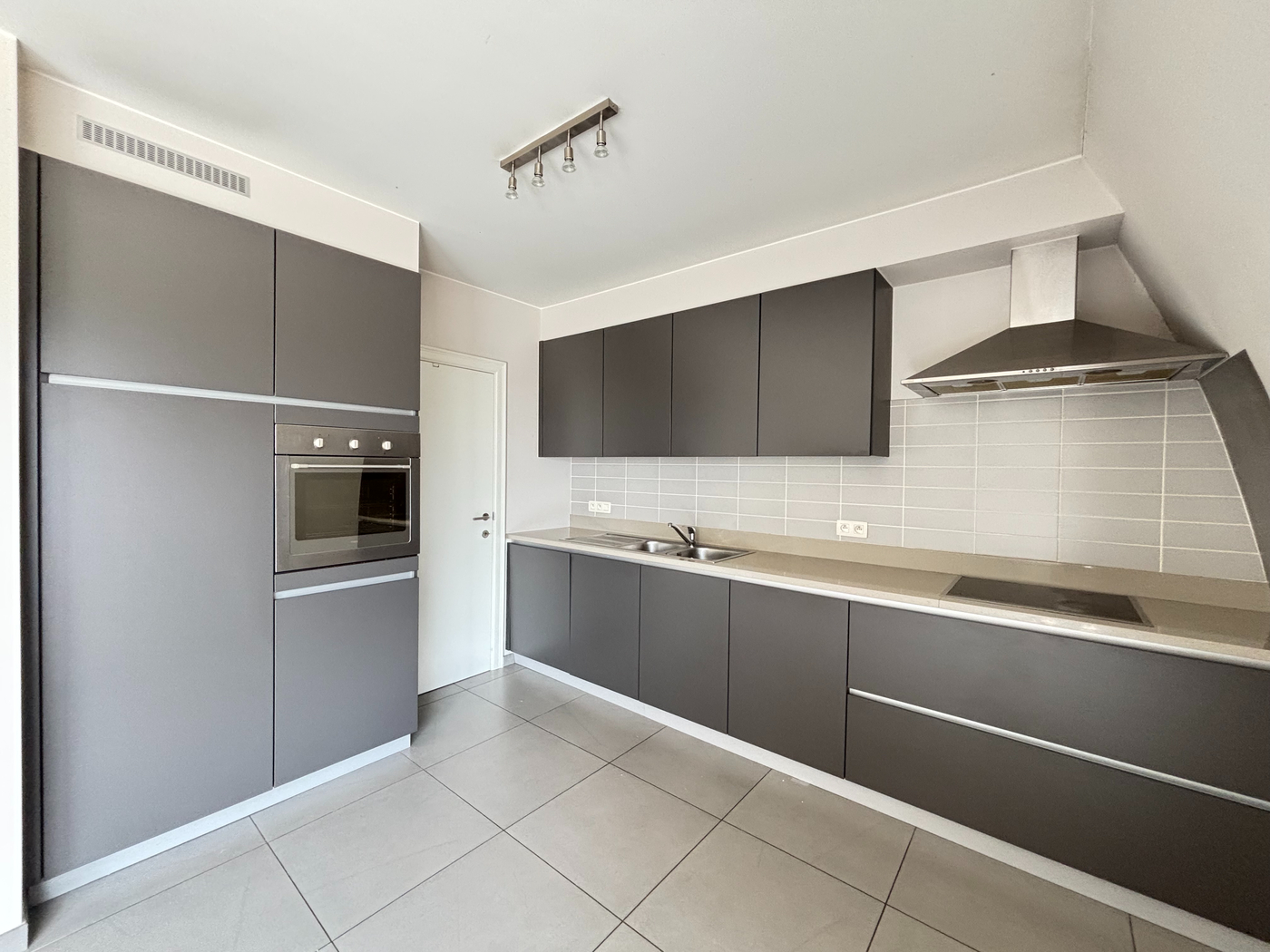 Stijlvol duplex-appartement met zuidgericht terras en ondergrondse garage in Beveren - photo 5