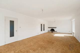 Idéalement situé au centre de Tournai, au 3ème étage d’une résidence avec ascenseur, ce bel appartement de plus de 120m² à rafraîchir et offrant...