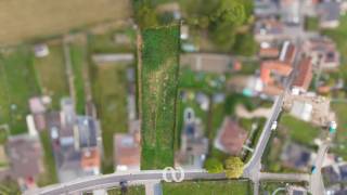 Ben jij op zoek naar een ruime bouwgrond in een rustige en groene omgeving? Deze bouwgrond, gelegen aan Boekendries 15 in Michelbeke (Brakel), biedt een mooie opportuniteit voor wie zijn toekomstige woning volledig naar eigen wensen wil realiseren.<br /><br />Het perceel heeft een oppervlakte van maar liefst 1.493 m² en beschikt over een straatbreedte van circa 17 meter. De grond is bestemd voor het oprichten van een woning in open bebouwing en biedt dankzij de ruime perceeloppervlakte heel wat mogelijkheden voor het realiseren van een comfortabele gezinswoning met een aangename tuin.<br /><br />De landelijke ligging zorgt voor de nodige rust en ruimte, terwijl je toch geniet van een vlotte verbinding met het centrum van Brakel en de omliggende gemeenten.<br /><br />Een interessante bouwgrond voor wie op zoek is naar ruimte, groen en de mogelijkheid om een woning volledig naar eigen wensen te realiseren.<br /><br />Interesse in deze bouwgrond? Neem gerust contact met ons op voor meer informatie over de mogelijkheden.