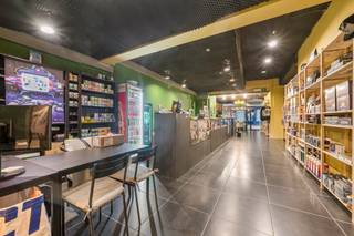 Beschrijving van het pand Bent u op zoek naar een handelspand als investering of opbrengsteigendom op een toplocatie ? Zoek niet langer en lees...