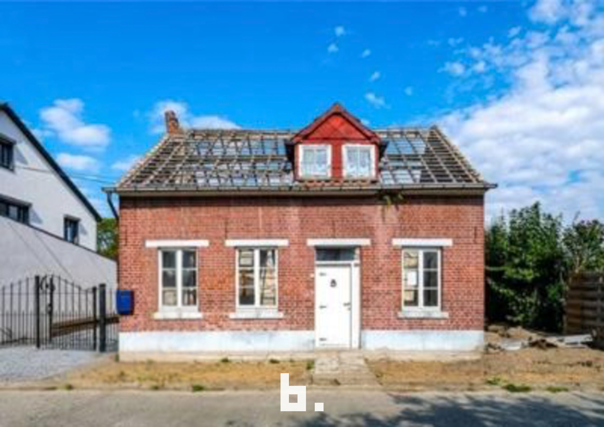 Volledig te renoveren woning met tuin en garage op mooie ligging te Zoutleeuw - foto 1